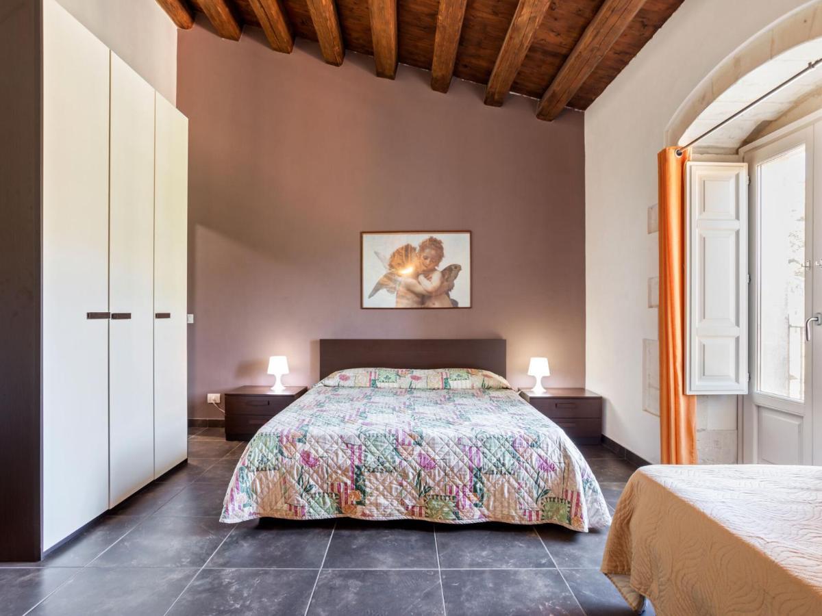 Vintage Holiday Home In Ragusa Ibla With Balcony Luaran gambar