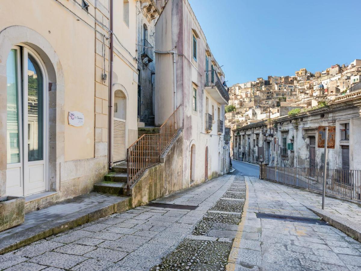 Vintage Holiday Home In Ragusa Ibla With Balcony Luaran gambar